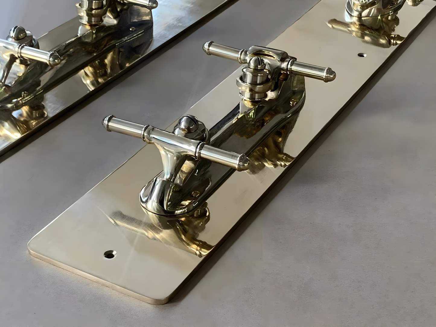 Quadro - Wall-Mounted Brass Clothes Hooks Rack