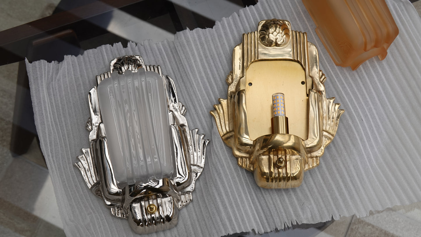 Decora - Art-Deco Brass Wall Sconce with Unique Charm