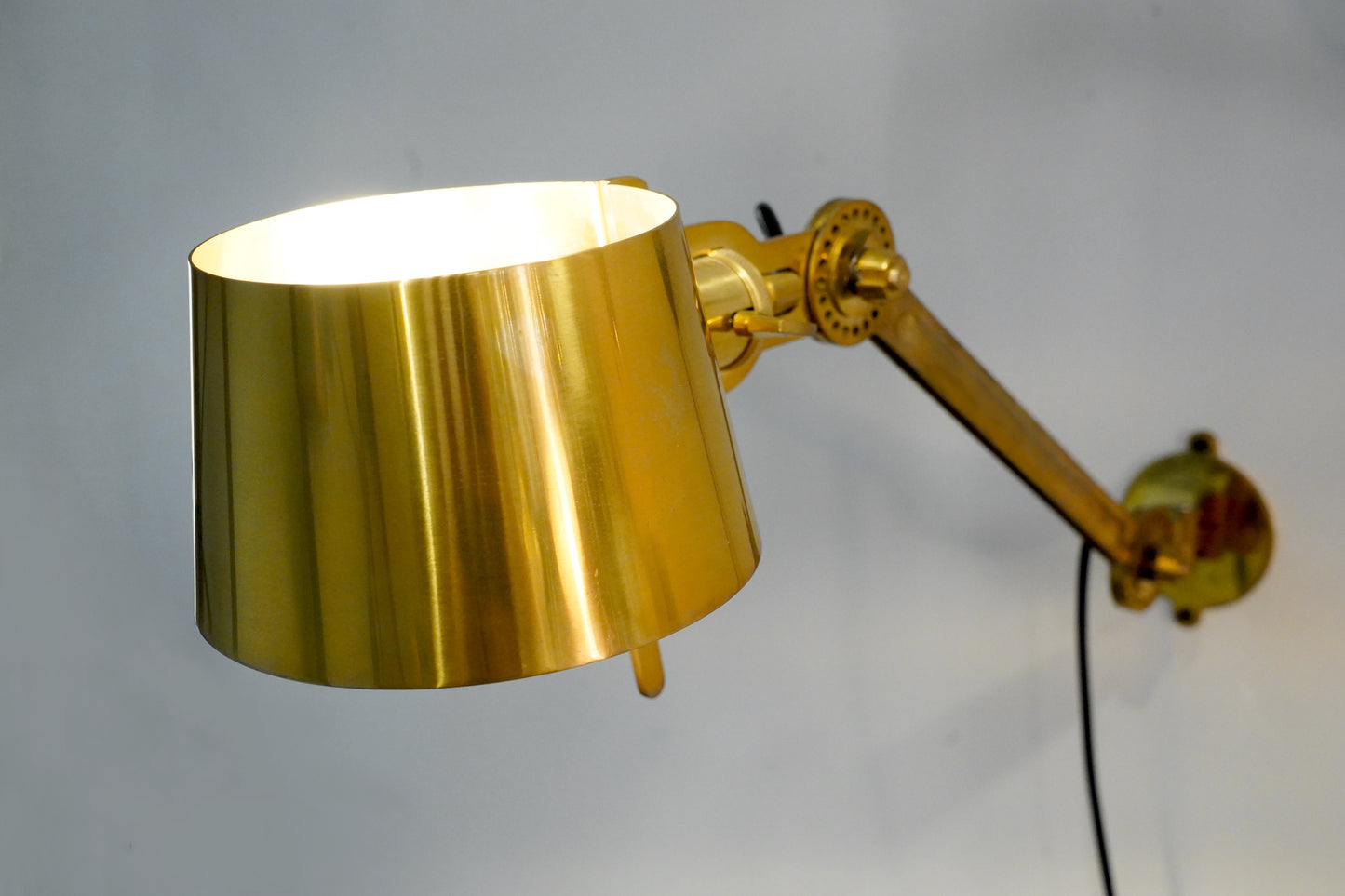 Pivot - Vintage Industrial Wall Sconce With Adjusted Arm and Wire Cord