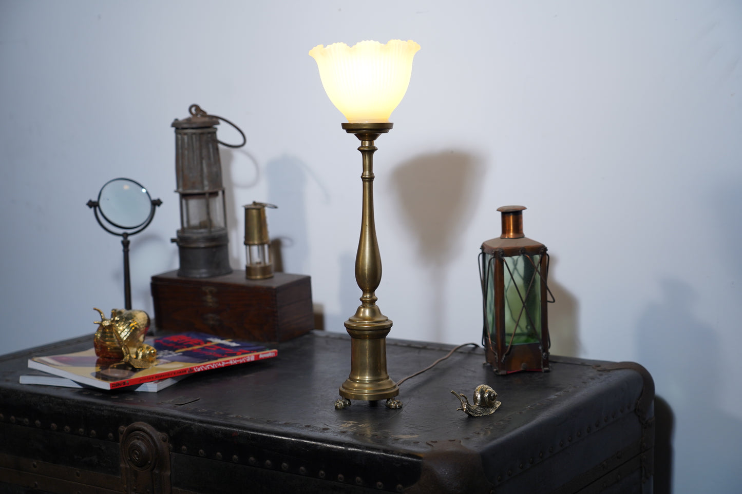 Luxor - Vintage-style Solid Brass Table Lamp with Creamy White Lampshade