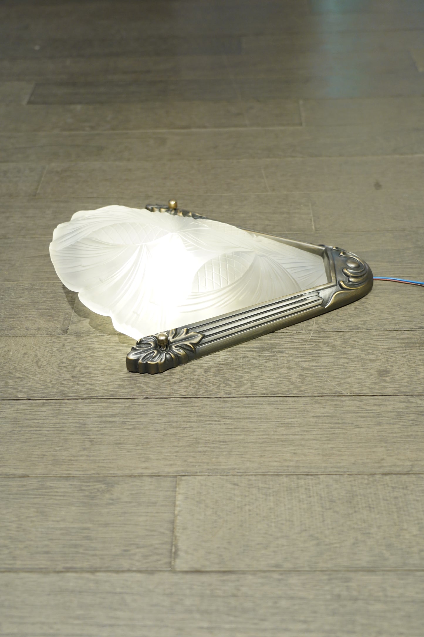 Antiqua - Art-deco brass and glass wall light