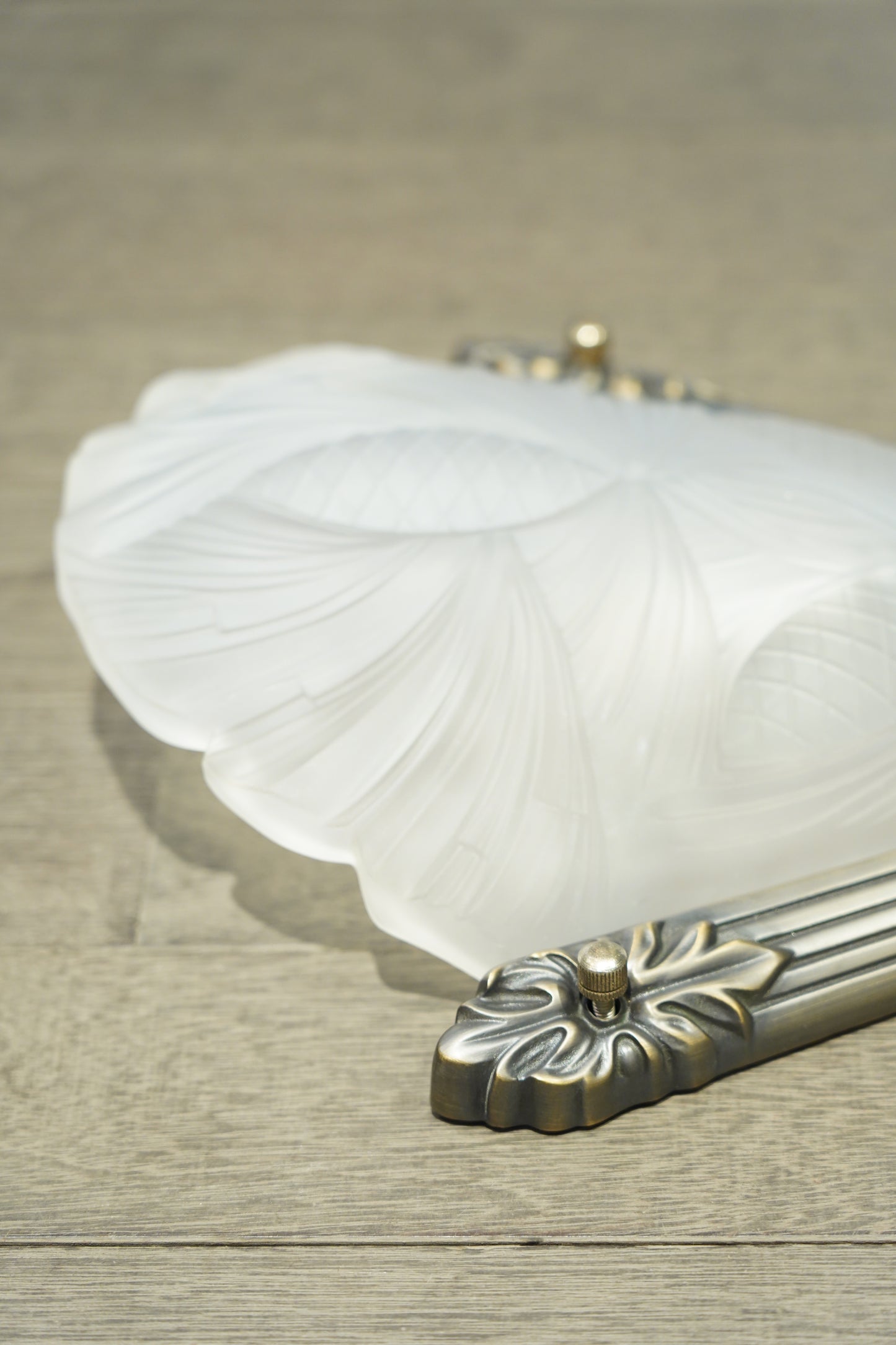 Antiqua - Art-deco brass and glass wall light