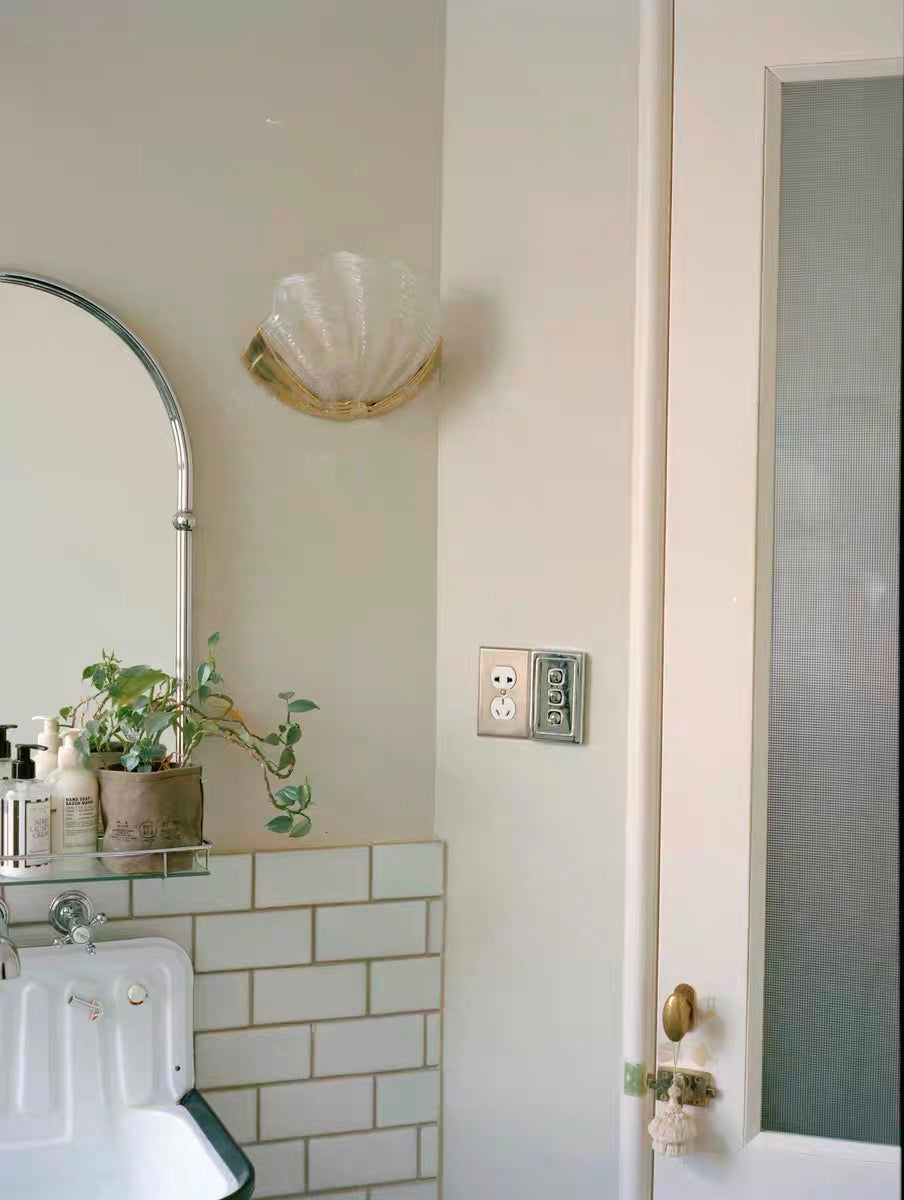 Shellis - Vintage-inspired Wall Sconce