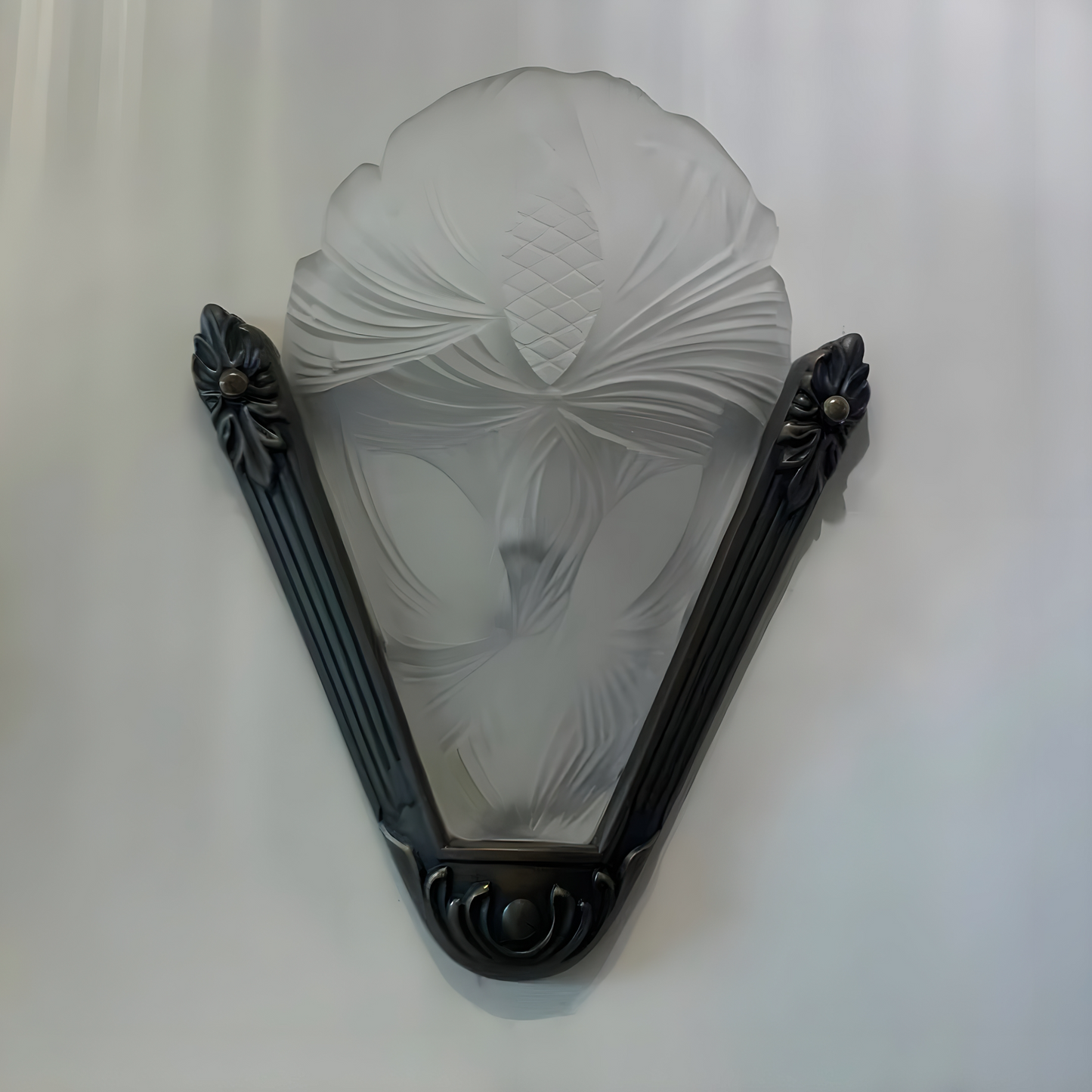 Antiqua - Art-deco brass and glass wall light