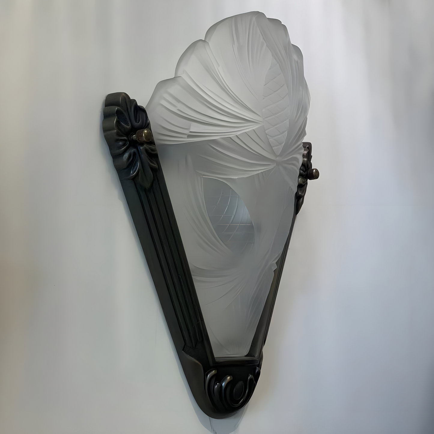 Antiqua - Art-deco brass and glass wall light