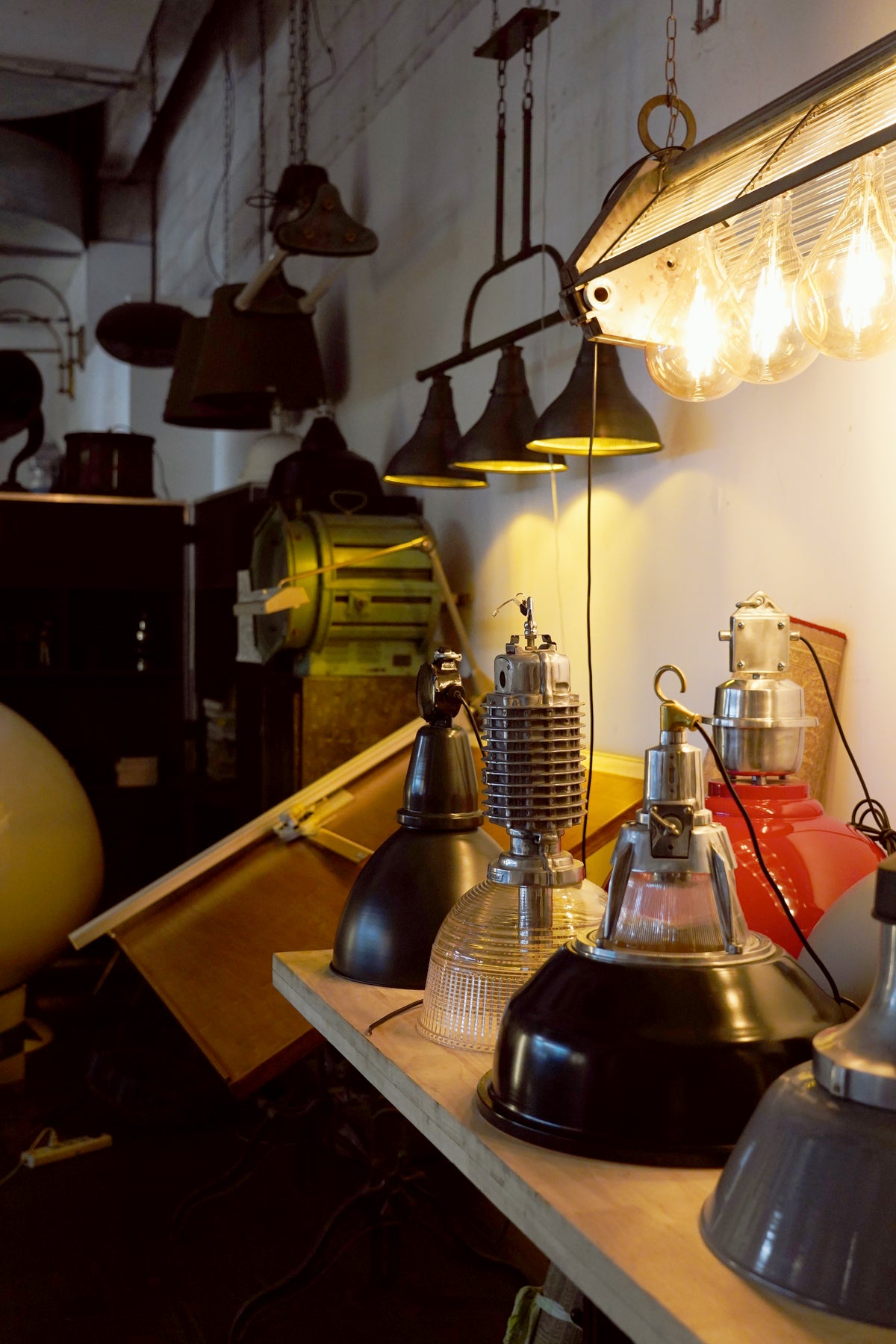 Stunning Vintage Lighting Trends For Modern Homes image