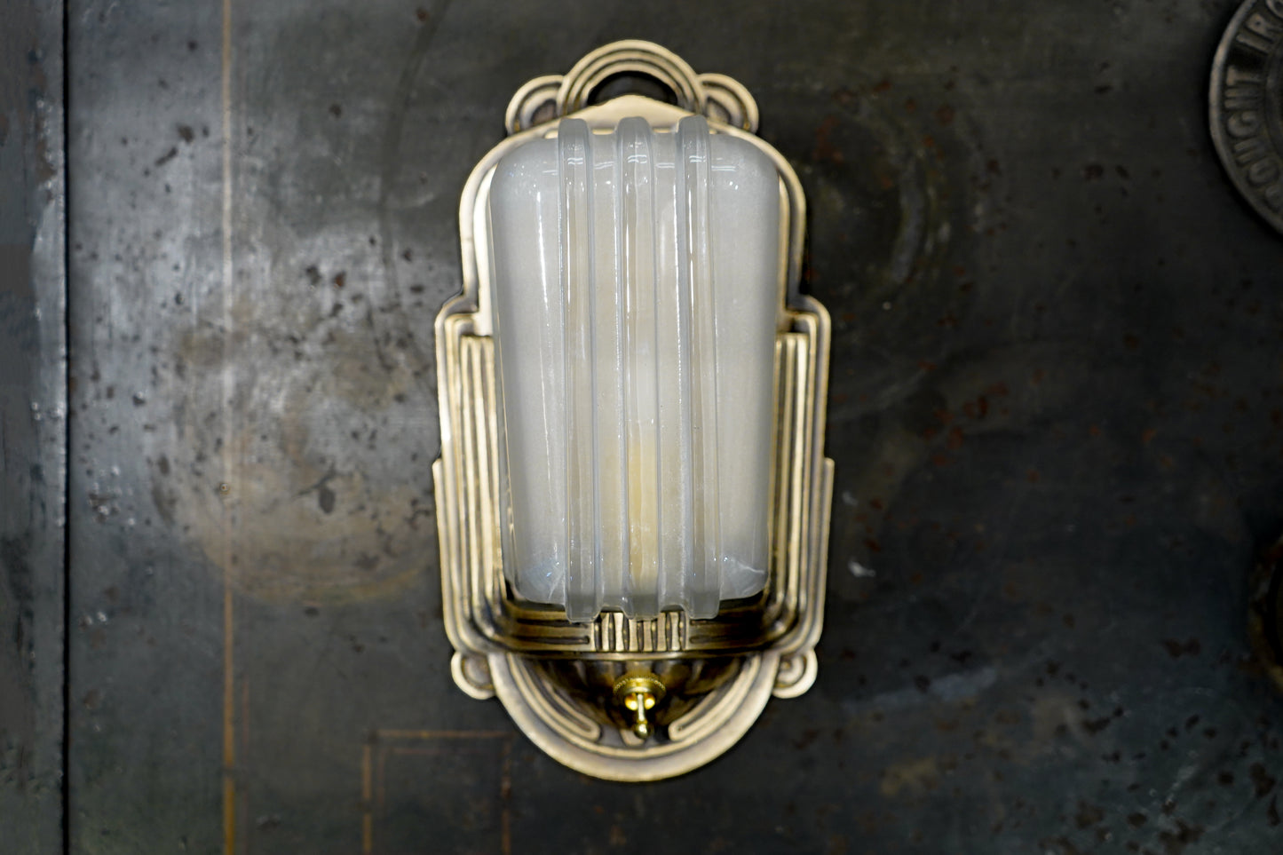 Elega - Vintage Art-Deco Brass Wall Sconce