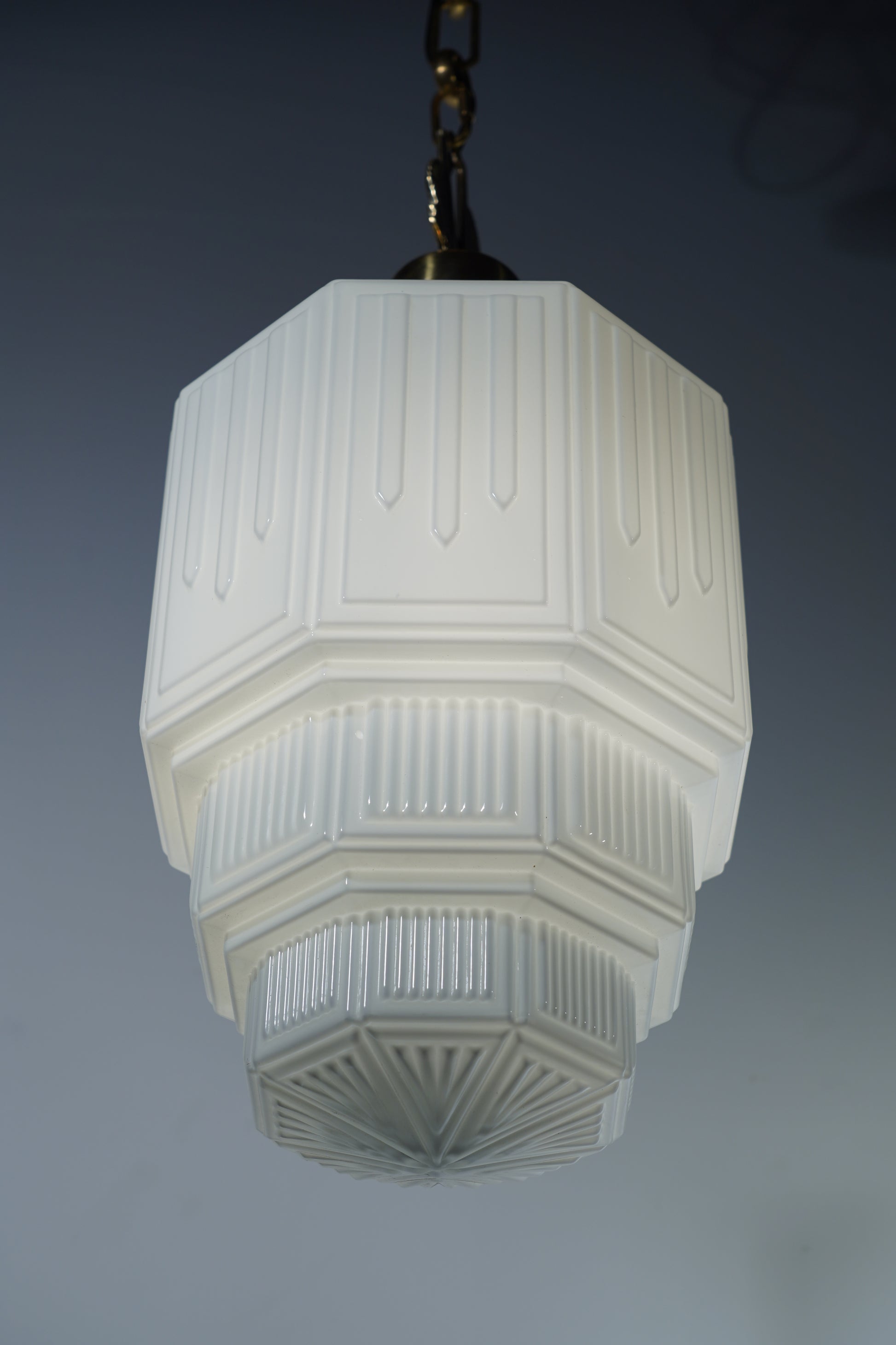 Lámparas en puntos de luz desplazados (o de iluminar sin hacer obras) · How  to place a pendant light wherever you want - Vintage & Chic. Pequeñas  historias de decoración